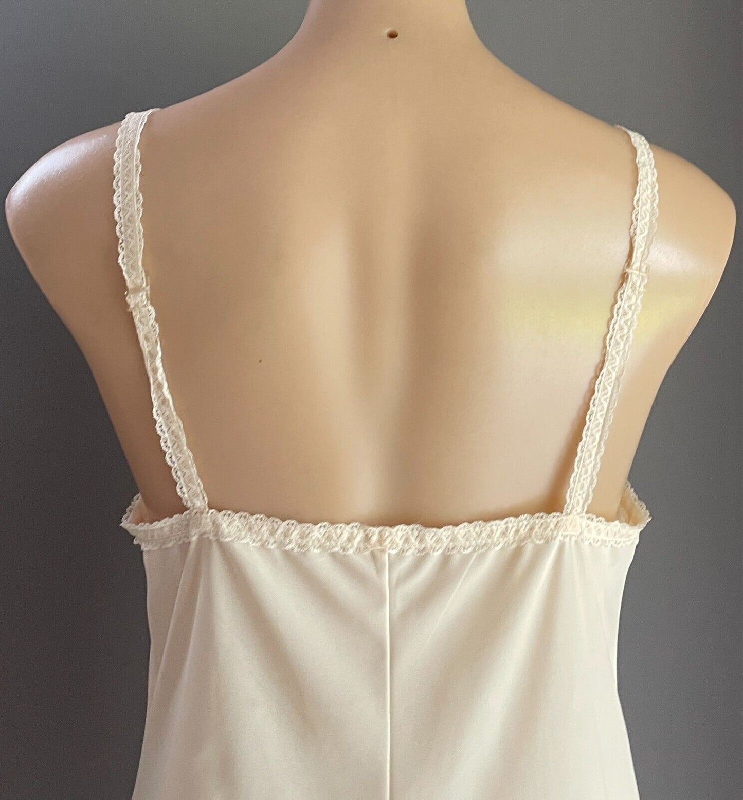 DIAMOND CUT Petticoat Beige With Lace Trim Bri-Nylon Full Slip Size 16 Vintage