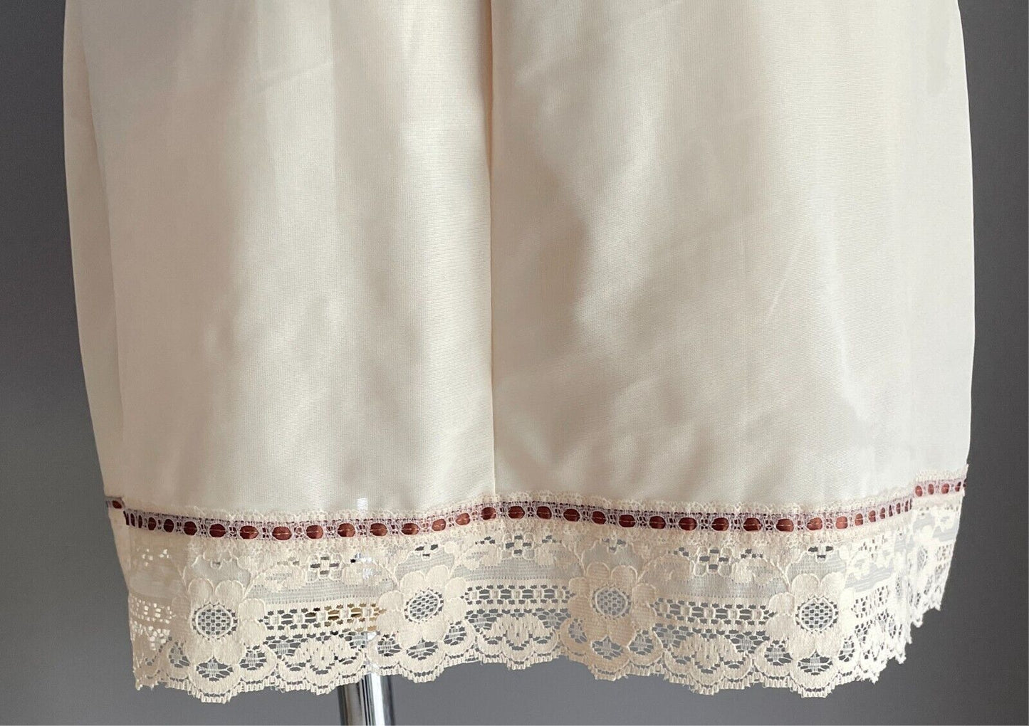 DIAMOND CUT Petticoat Beige With Lace Trim Bri-Nylon Full Slip Size 16 Vintage