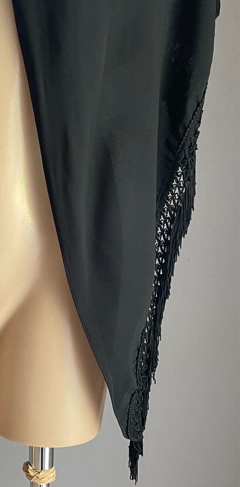 TRIANGLE SHAWL Wrap w Fringe Hem Black Scarf Fit Size 10 - 14 NEW Vintage