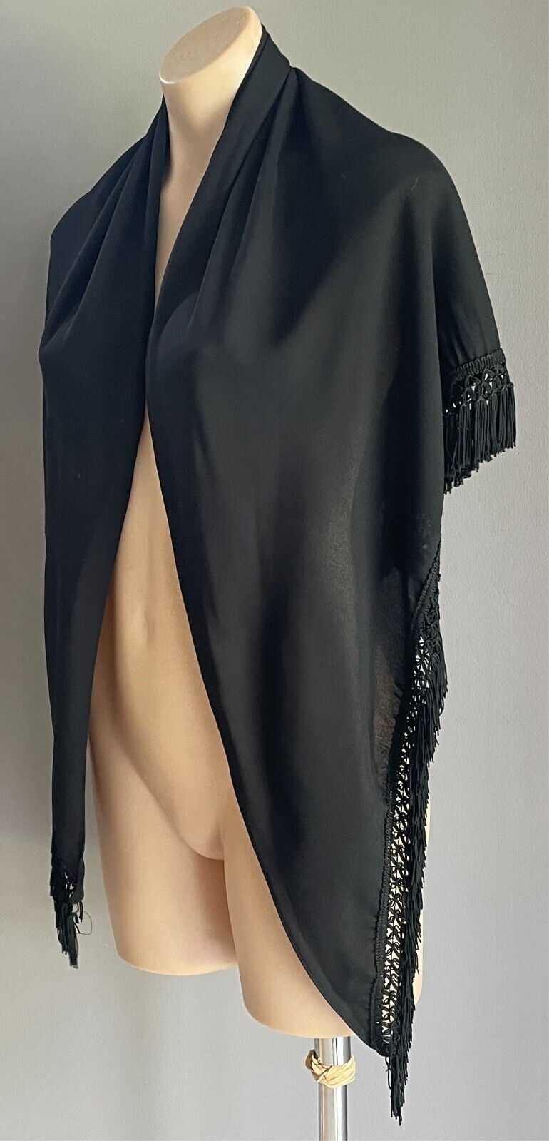 TRIANGLE SHAWL Wrap w Fringe Hem Black Scarf Fit Size 10 - 14 NEW Vintage