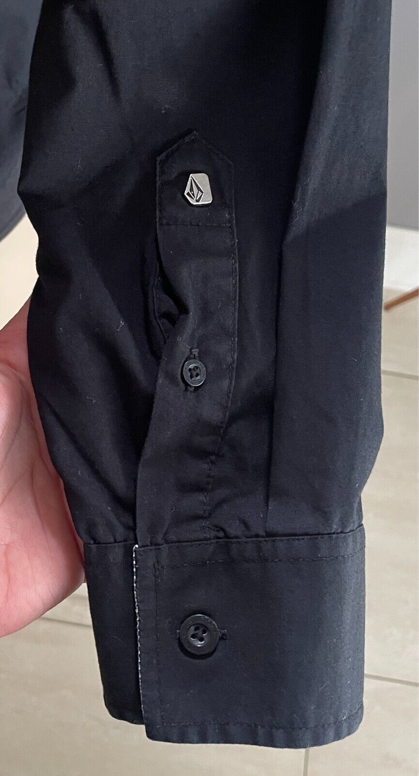 VOLCOM Black Shirt Size S Button Front Long Sleeve Button Down Collar