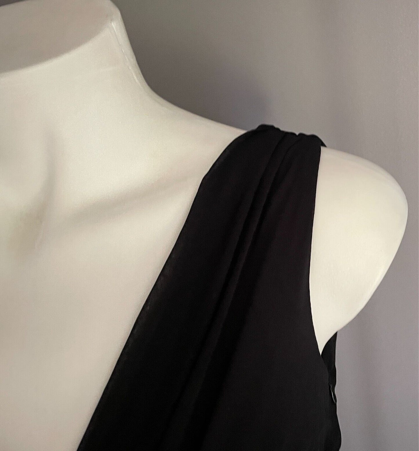 JV SELECTION Black Dress Sheath Sleeveless Size 8 V-Neck Lined Short Length