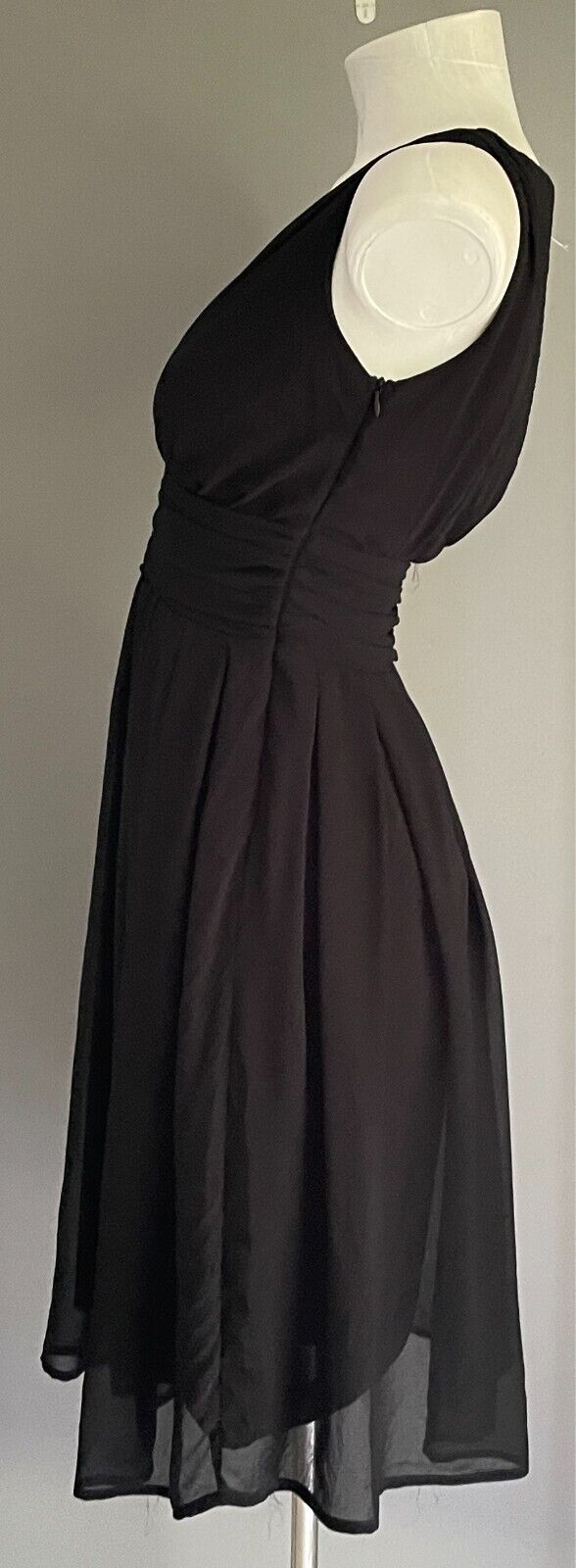 JV SELECTION Black Dress Sheath Sleeveless Size 8 V-Neck Lined Short Length