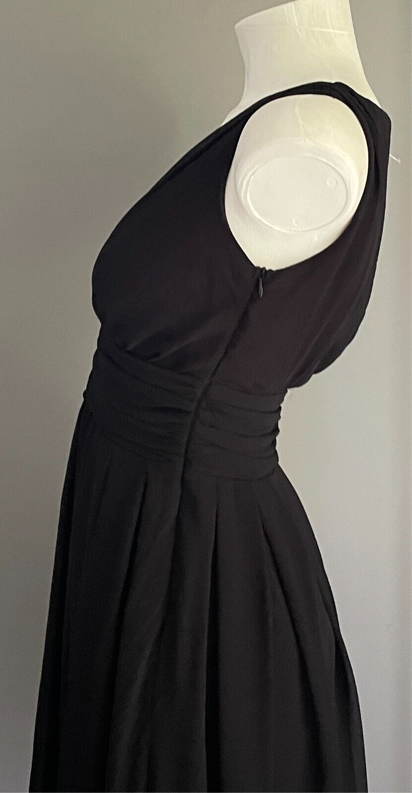 JV SELECTION Black Dress Sheath Sleeveless Size 8 V-Neck Lined Short Length