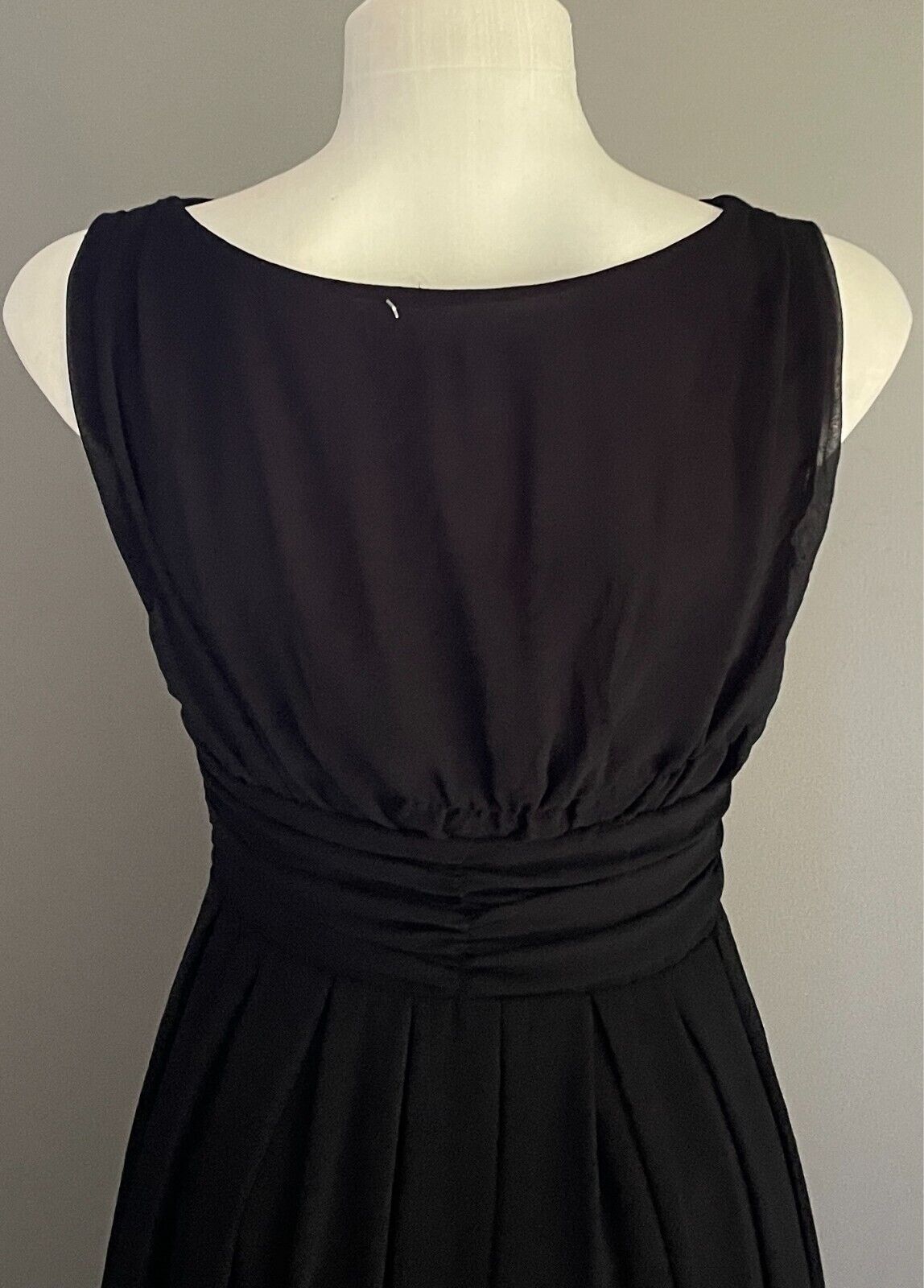 JV SELECTION Black Dress Sheath Sleeveless Size 8 V-Neck Lined Short Length