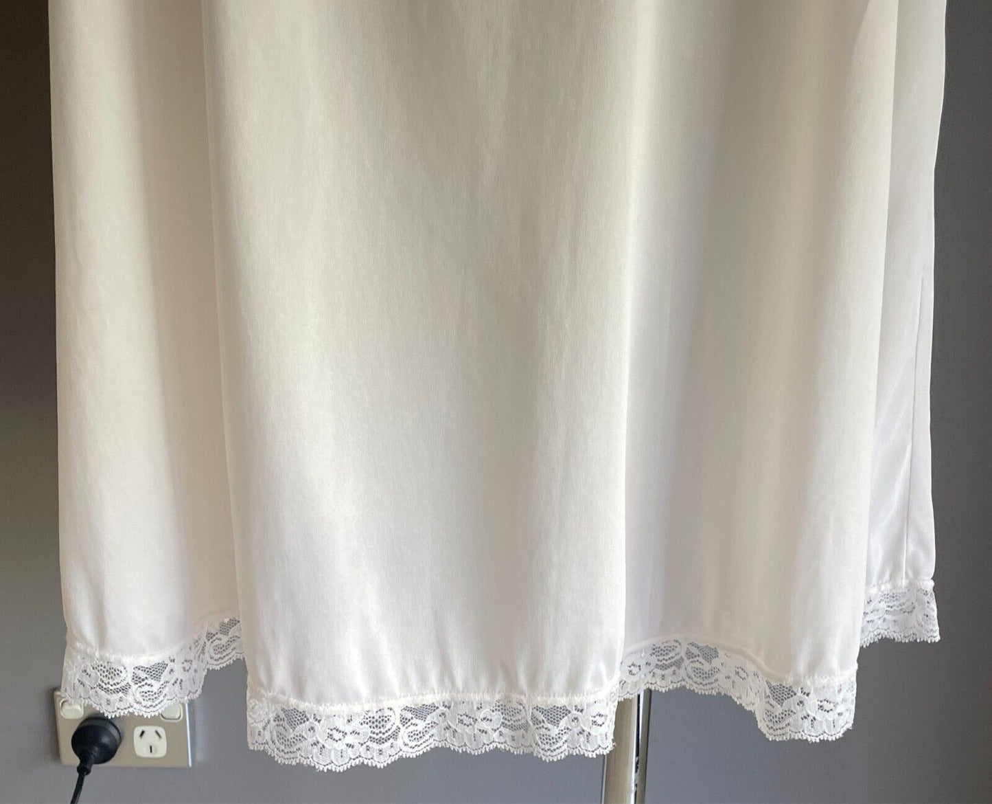 Vintage Half Slip White Nylon Elastic Waist Size 14 Lace Hem