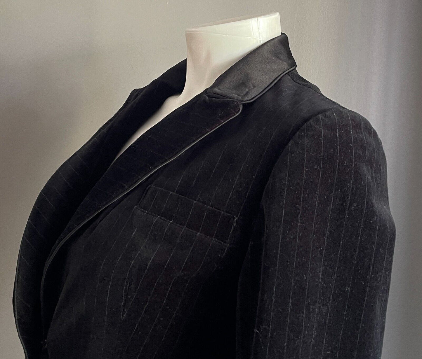 the DAY'S Black Self Stripe Velour Long Sleeve Single Breasted Blazer Size 6 8