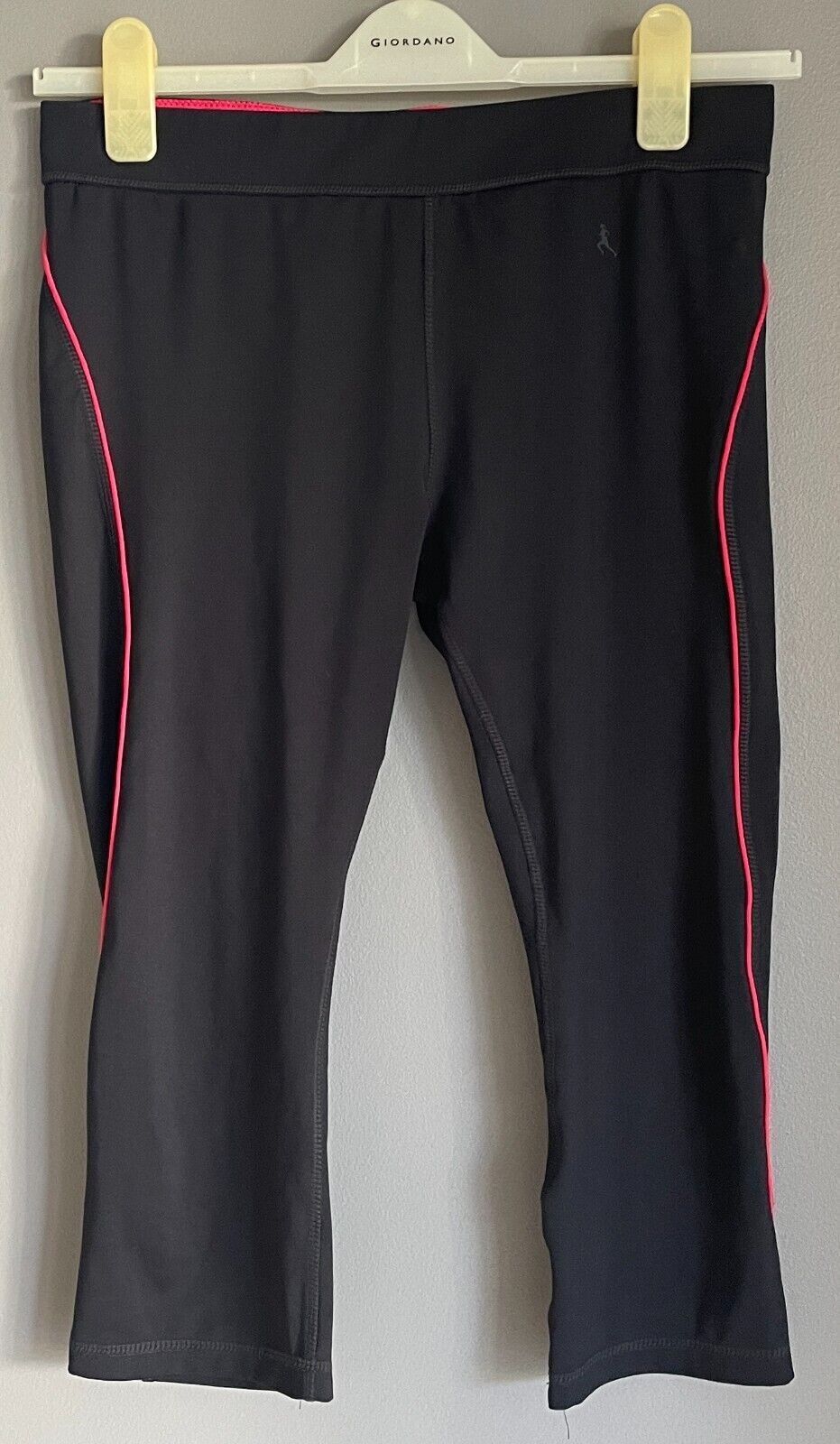 ATMOSPHERE WORKOUT Leggings Gym Black Hot Pink Trim 3/4 Run Acfivewear Pants 12