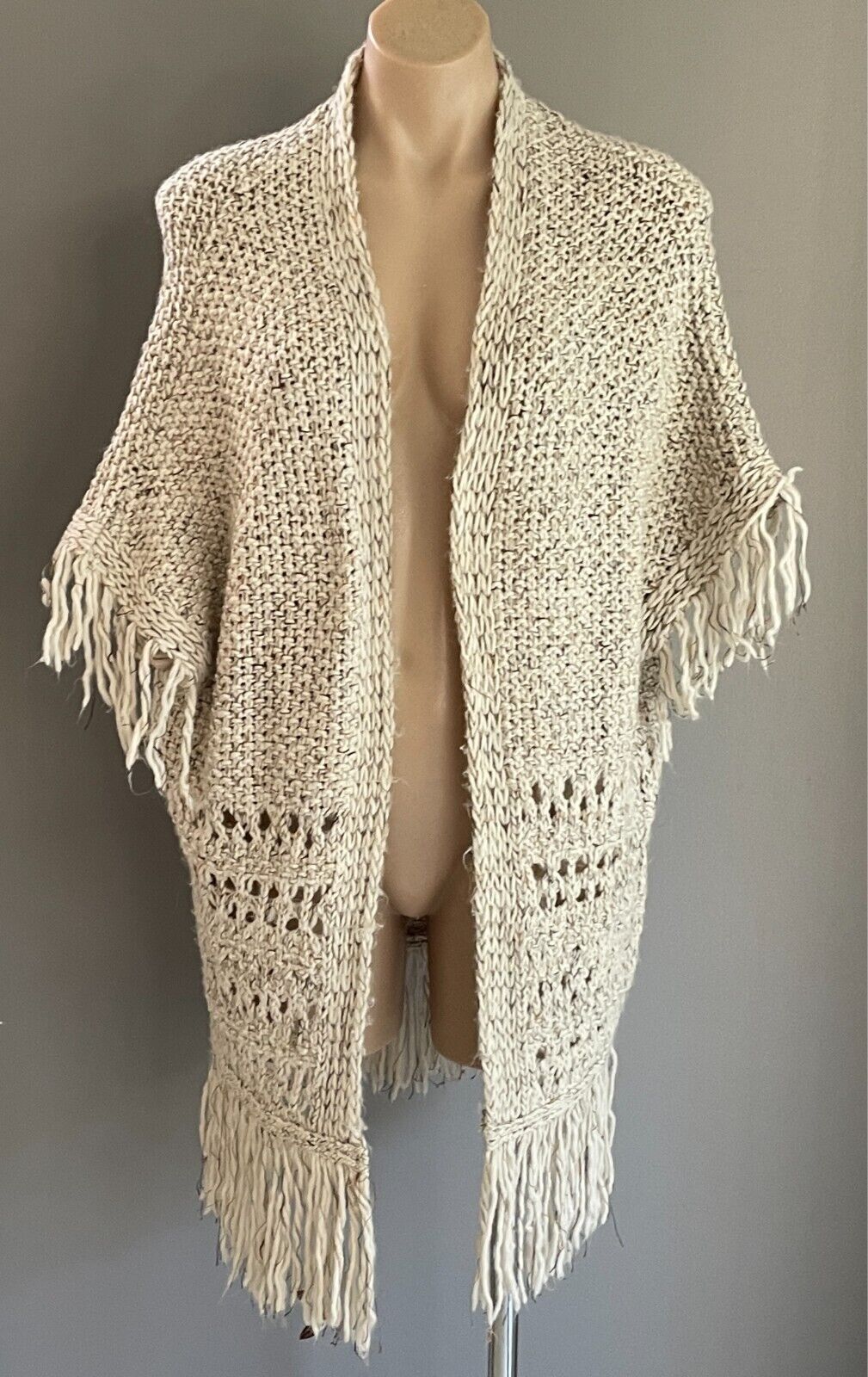 ATMOSPHERE Chunky Knit Cardigan Short Sleeve Fringe Trim Size S Beige Relaxed