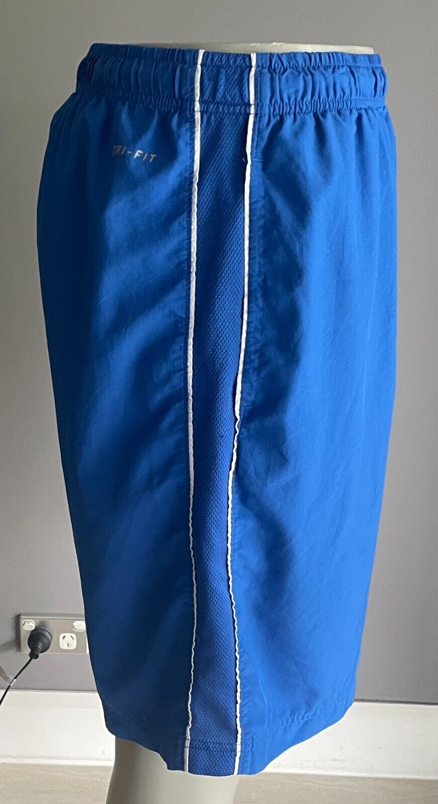 NIKE Training Shorts Elastic Waist Blue w White Trim Mens Size XL Dri-Fit
