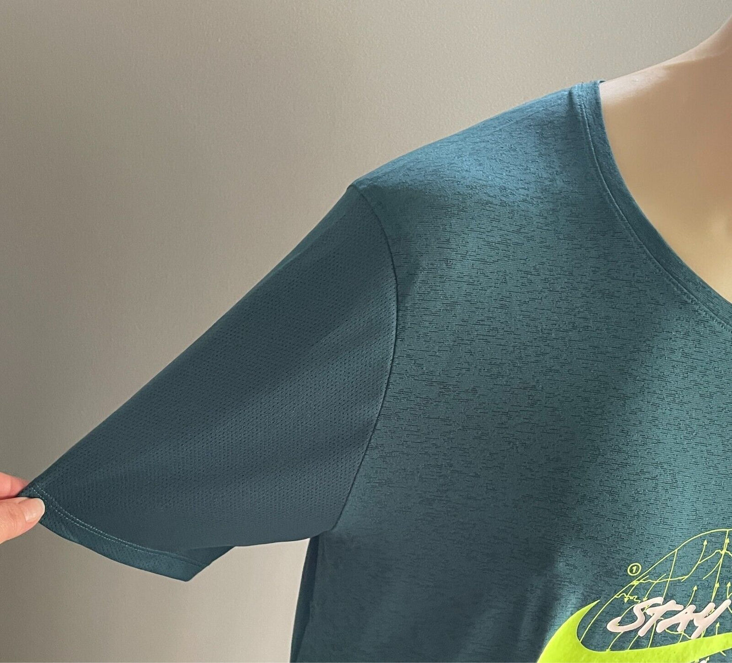 NIKE RUNNING Dri-Fit STAY LOST Green Wild Run Miler Graphic  Top Mens Sz L