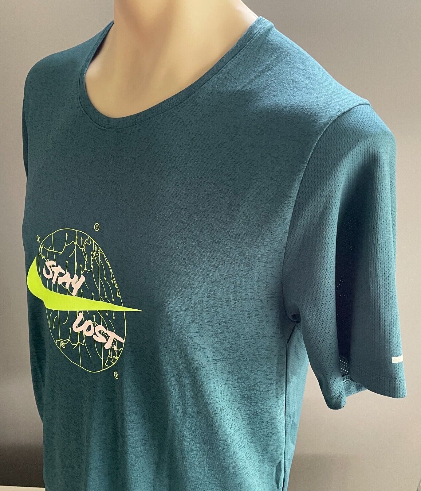 NIKE RUNNING Dri-Fit STAY LOST Green Wild Run Miler Graphic  Top Mens Sz L