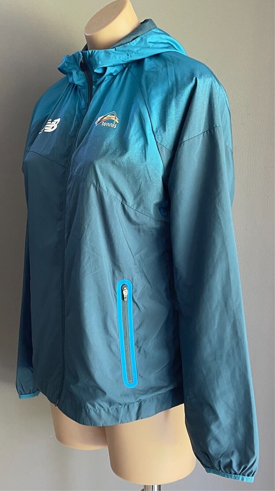 NEW BALANCE Hoodie Tennis Australia Lightweight Spray Jacket Sze M 12 Blue Green