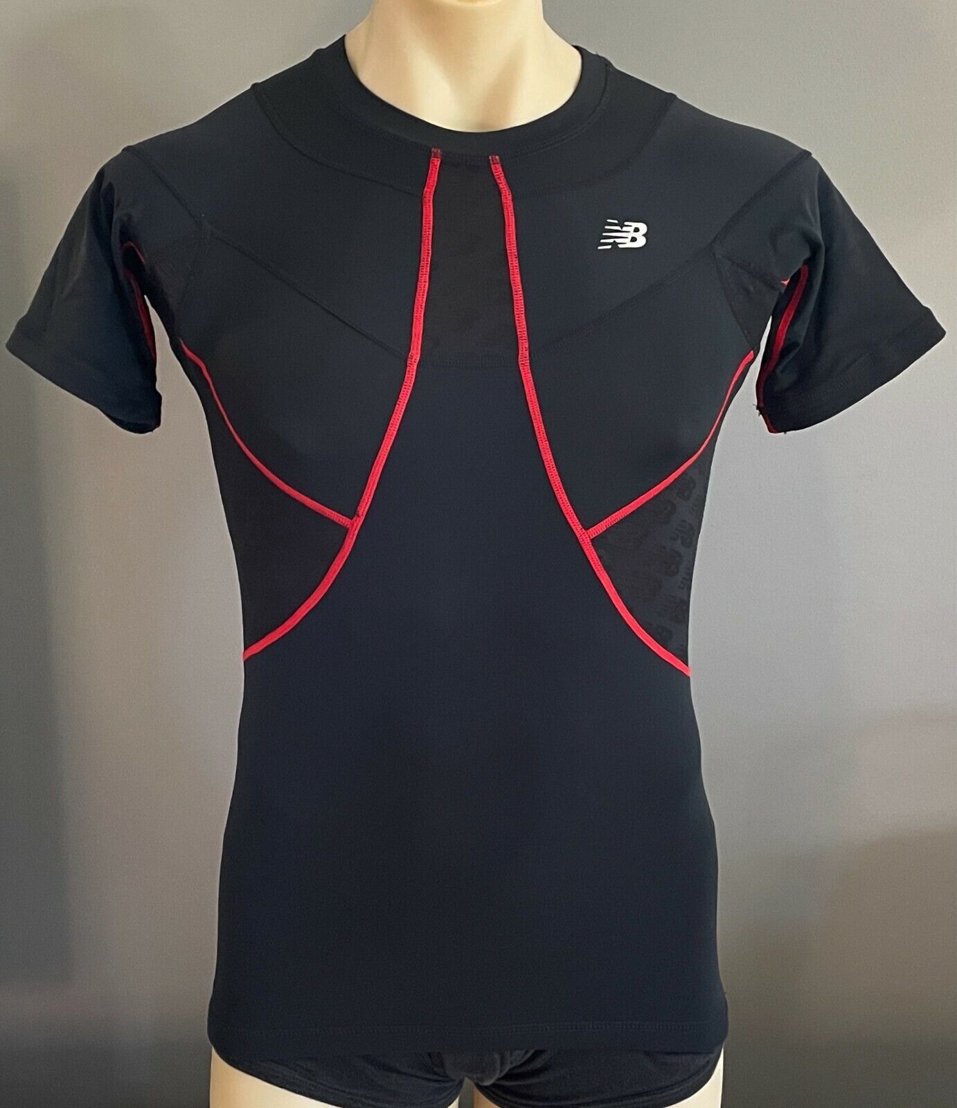 NEW BALANCE T Shirt Black Red Trim Short Sleeve Compression Top Mens Size M NEW