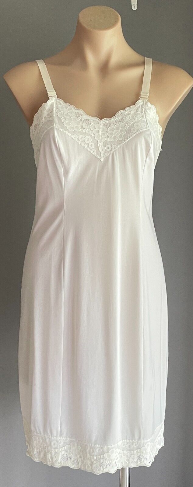 SISSIE Petticoat White Lace Trim Full Slip Bemberg / Polyamide Size M Vintage