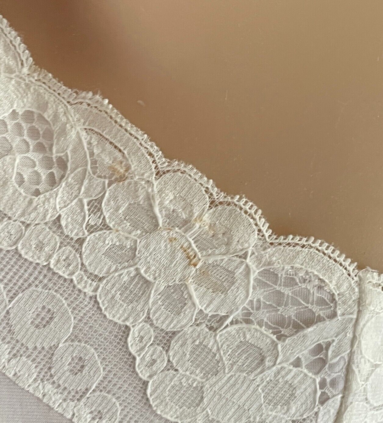 SISSIE Petticoat White Lace Trim Full Slip Bemberg / Polyamide Size M Vintage