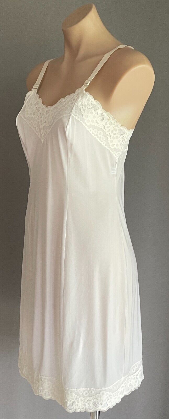 SISSIE Petticoat White Lace Trim Full Slip Bemberg / Polyamide Size M Vintage