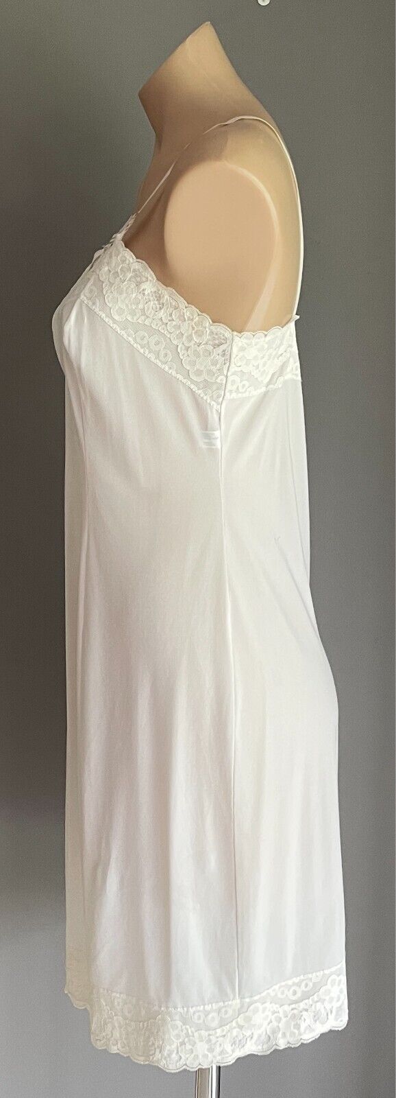 SISSIE Petticoat White Lace Trim Full Slip Bemberg / Polyamide Size M Vintage