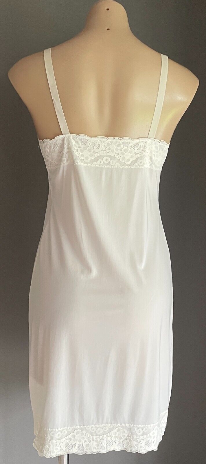 SISSIE Petticoat White Lace Trim Full Slip Bemberg / Polyamide Size M Vintage