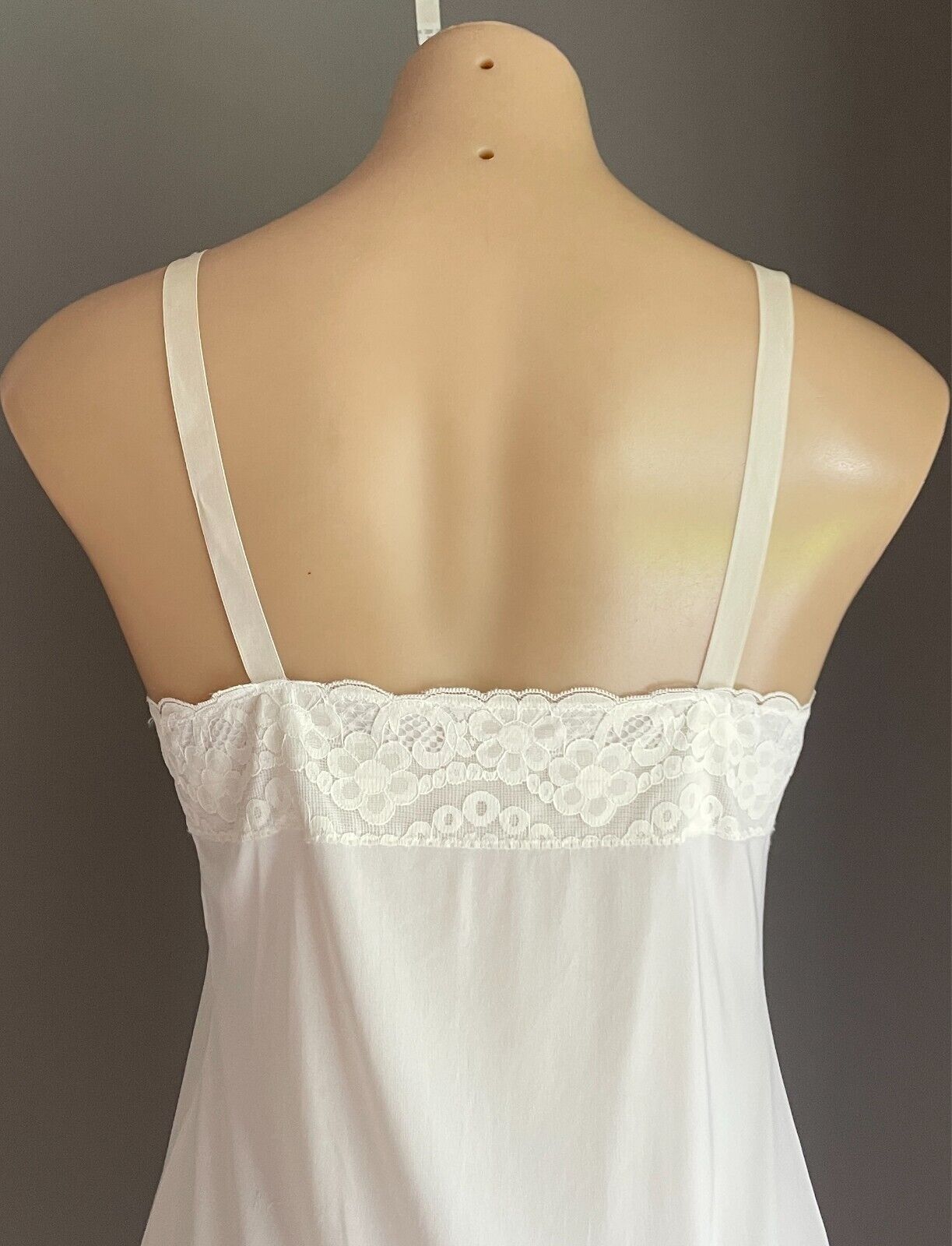 SISSIE Petticoat White Lace Trim Full Slip Bemberg / Polyamide Size M Vintage