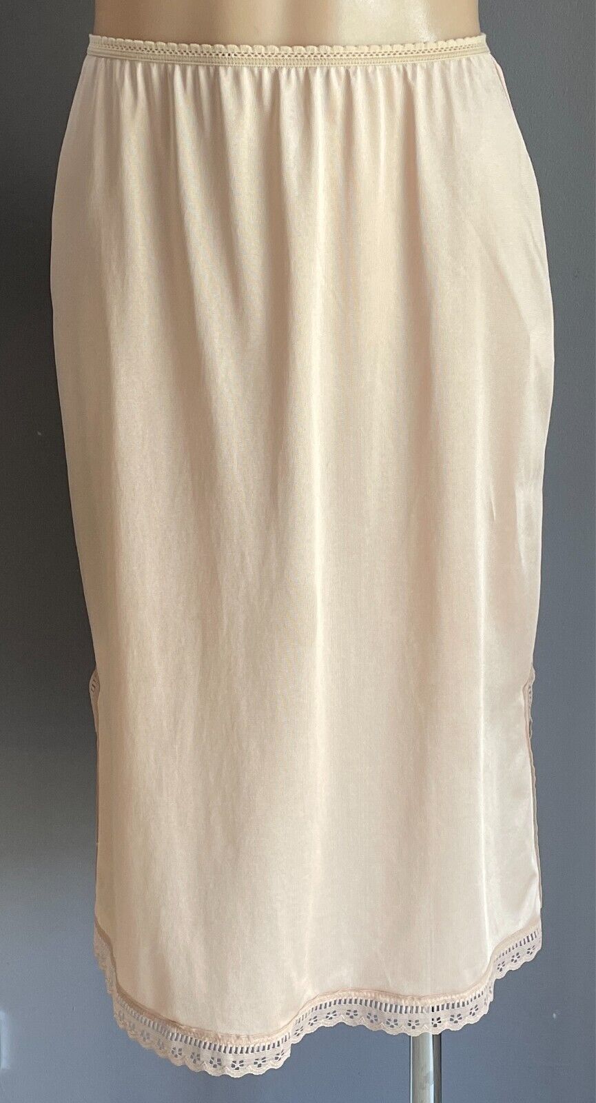 DIAMOND CUT Half Slip  Beige Nylon Elastic Waist Size 14 Slit at Sides Vintage