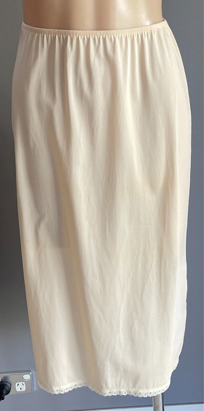 HESTIA Beige Half Slip Nylon Elastic Waist Size 12 Lace Hem Trim Petticoat Vtg