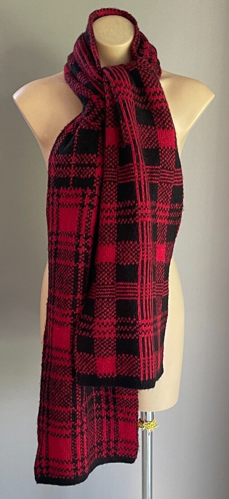 GIORDANO Burgundy & Black Knit Check Scarf Wrap Rectangle Shape 30 x 220cm NEW