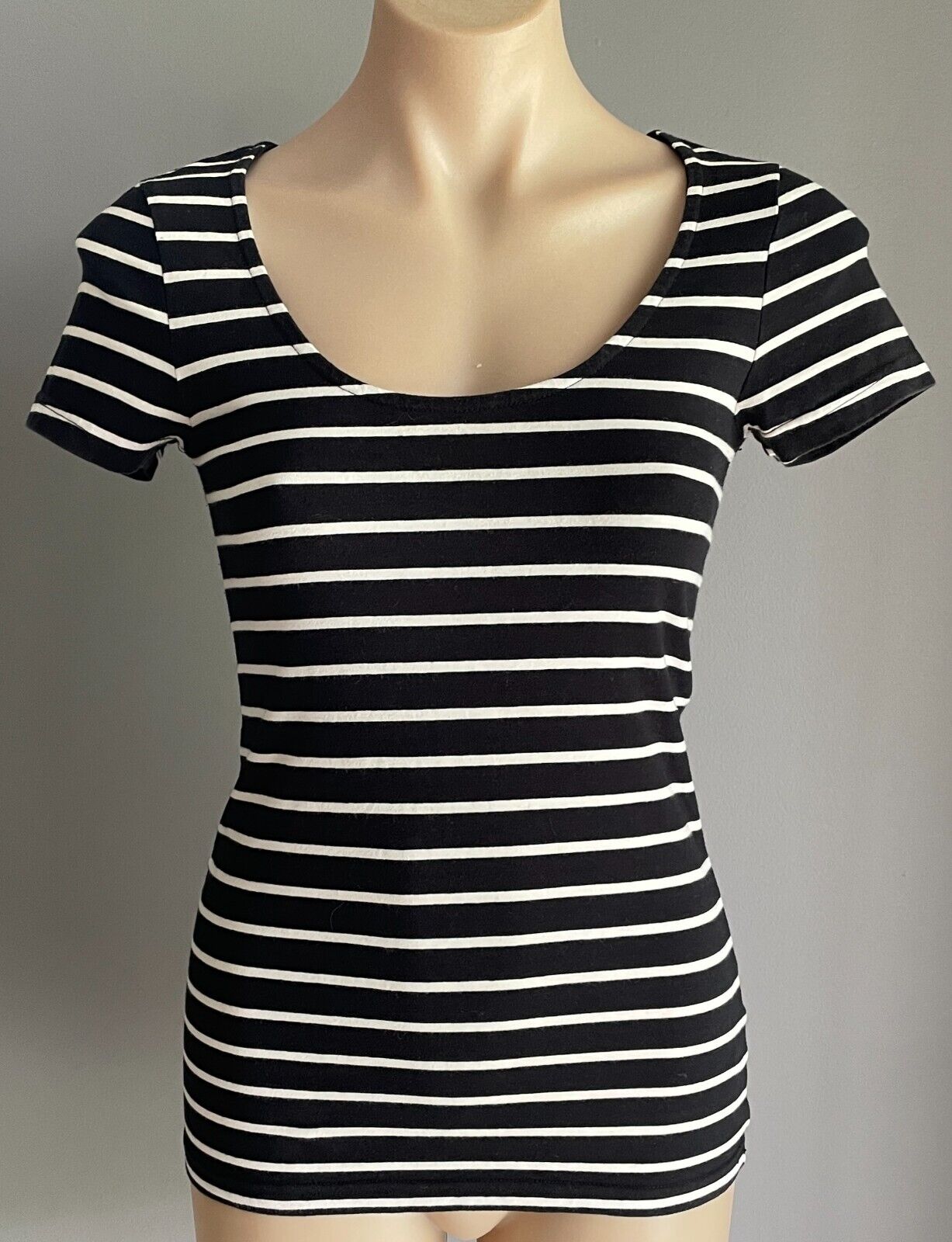 BETTY BASICS Top Black & White Stripe T-Shirt Short Sleeve Stretch Size 8 10 NEW