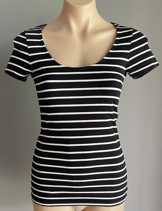 BETTY BASICS Top Black & White Stripe T-Shirt Short Sleeve Stretch Size 8 10 NEW