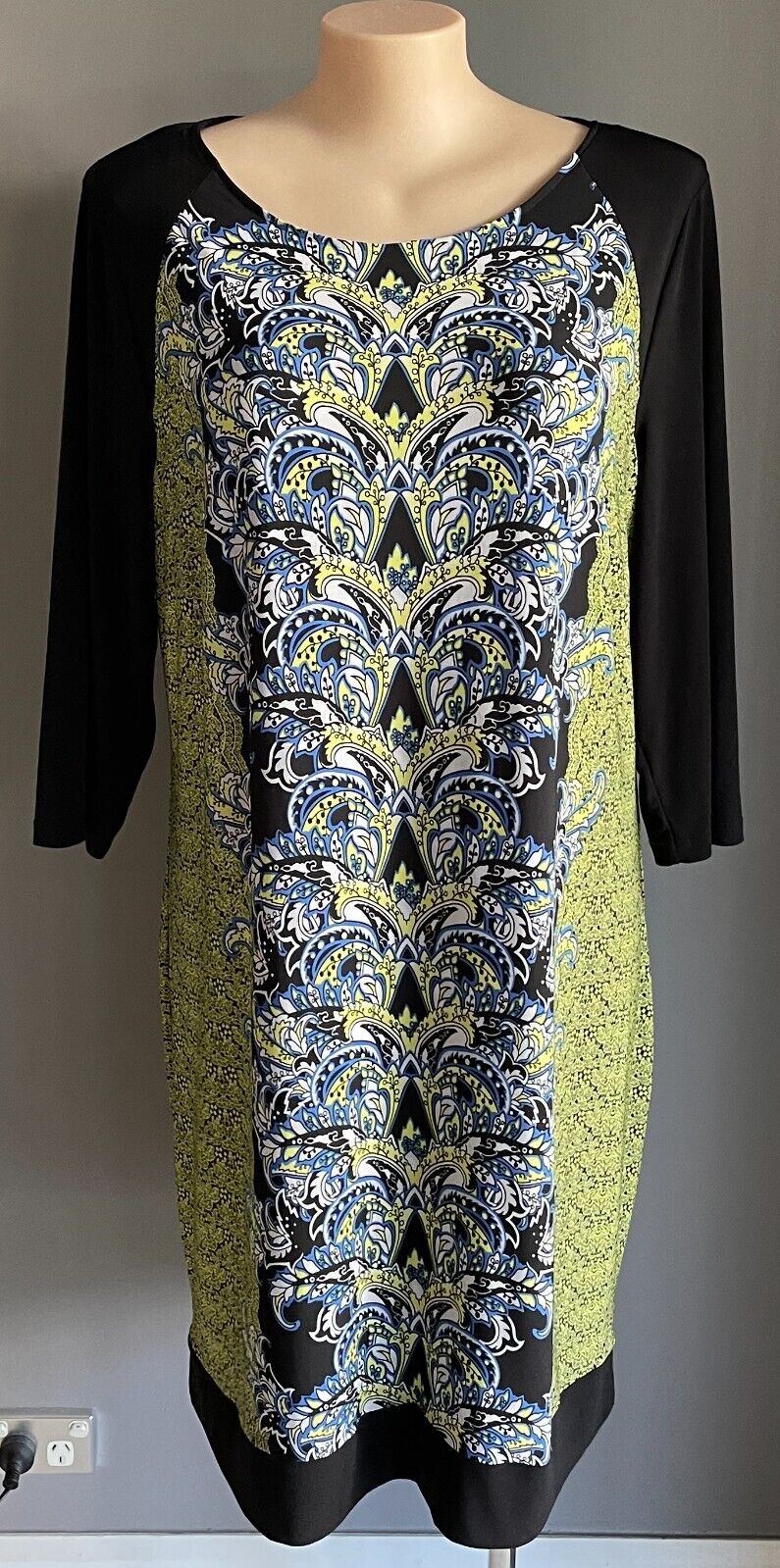 BASQUE WOMAN Stretch Sheath Dress Black White Yellow Blue Print Plus Size 22