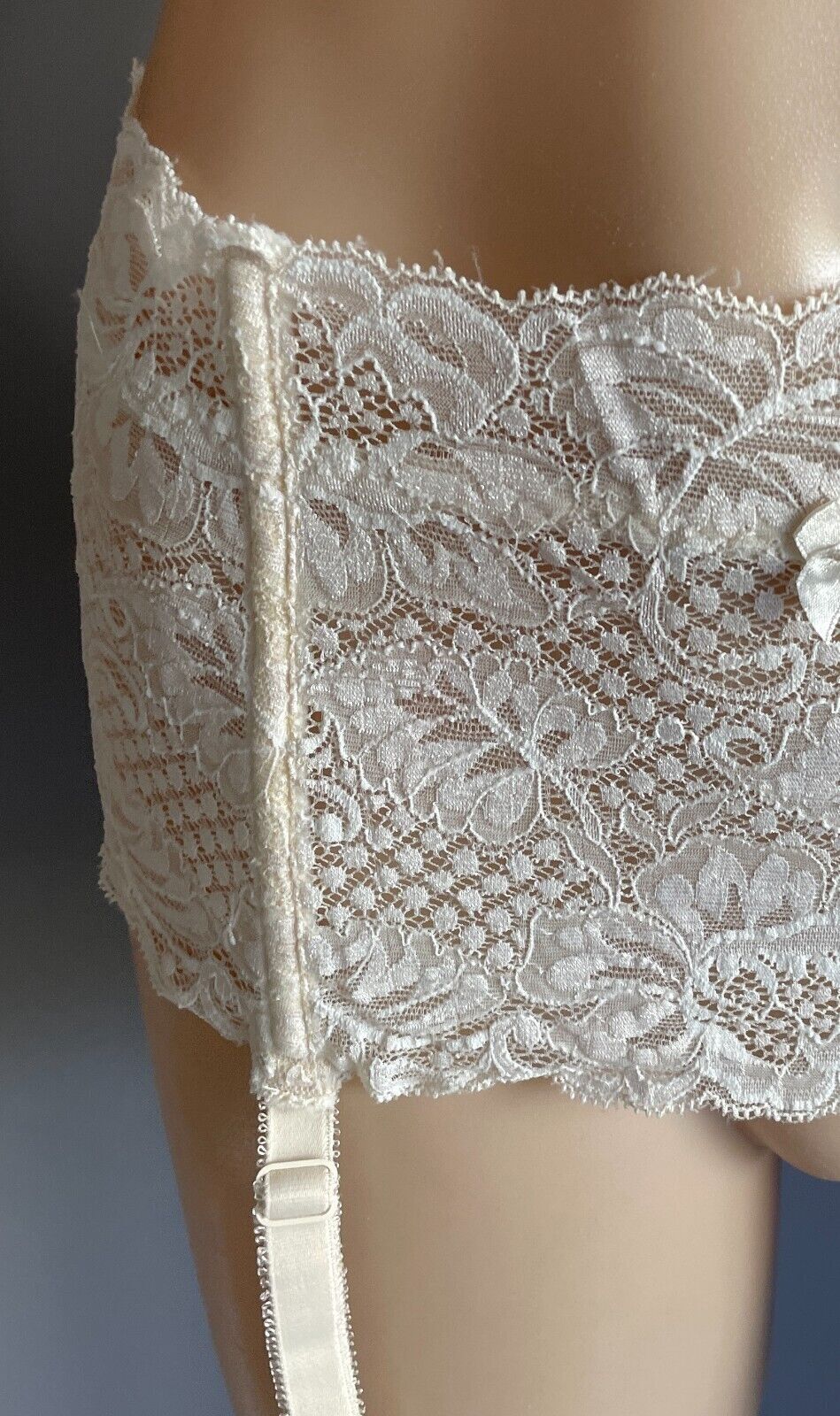 YVES SAINT LAURENT Suspender Belt Off White Scallop Lace Edge Garter Size 14 12