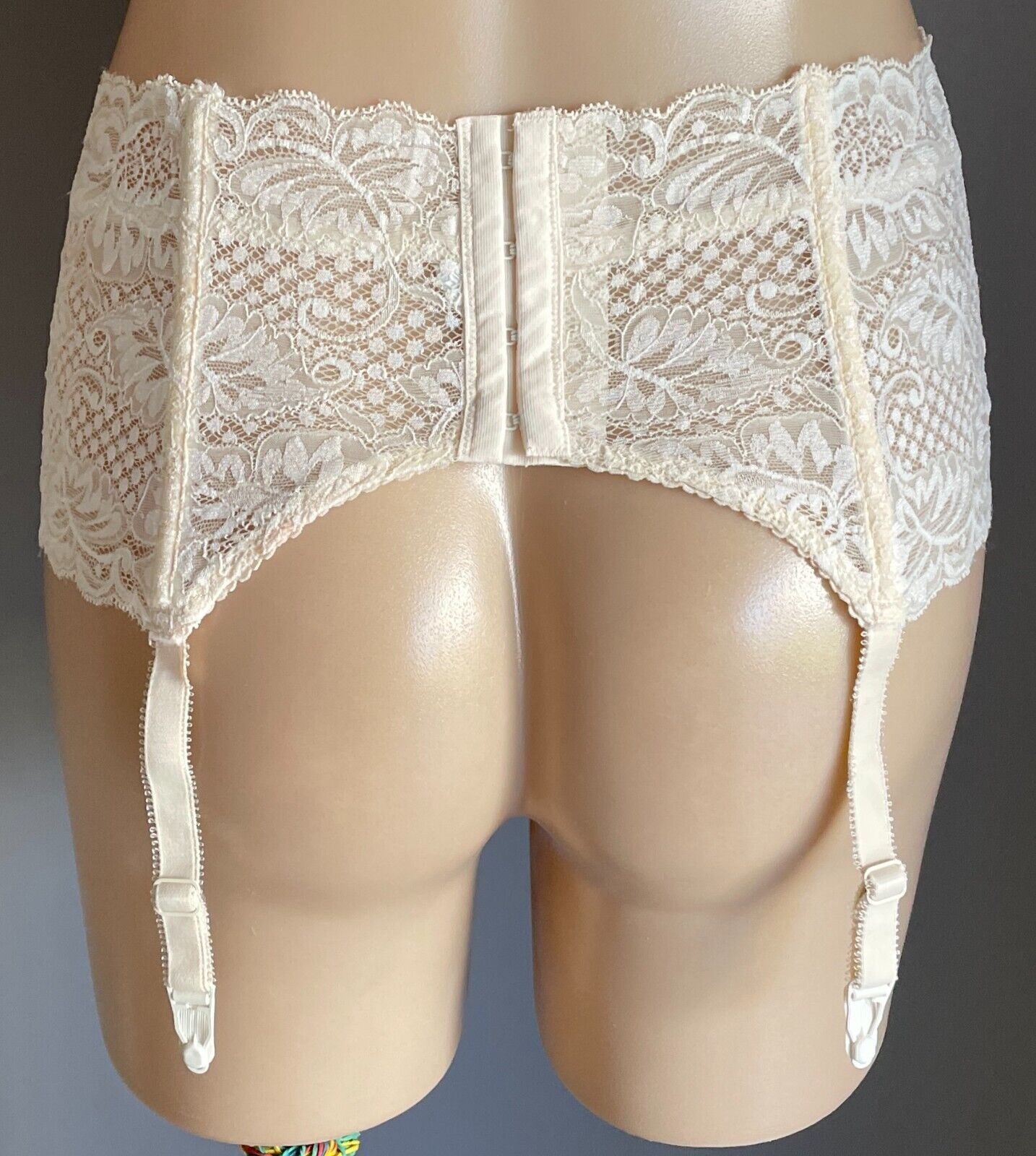 YVES SAINT LAURENT Suspender Belt Off White Scallop Lace Edge Garter Size 14 12
