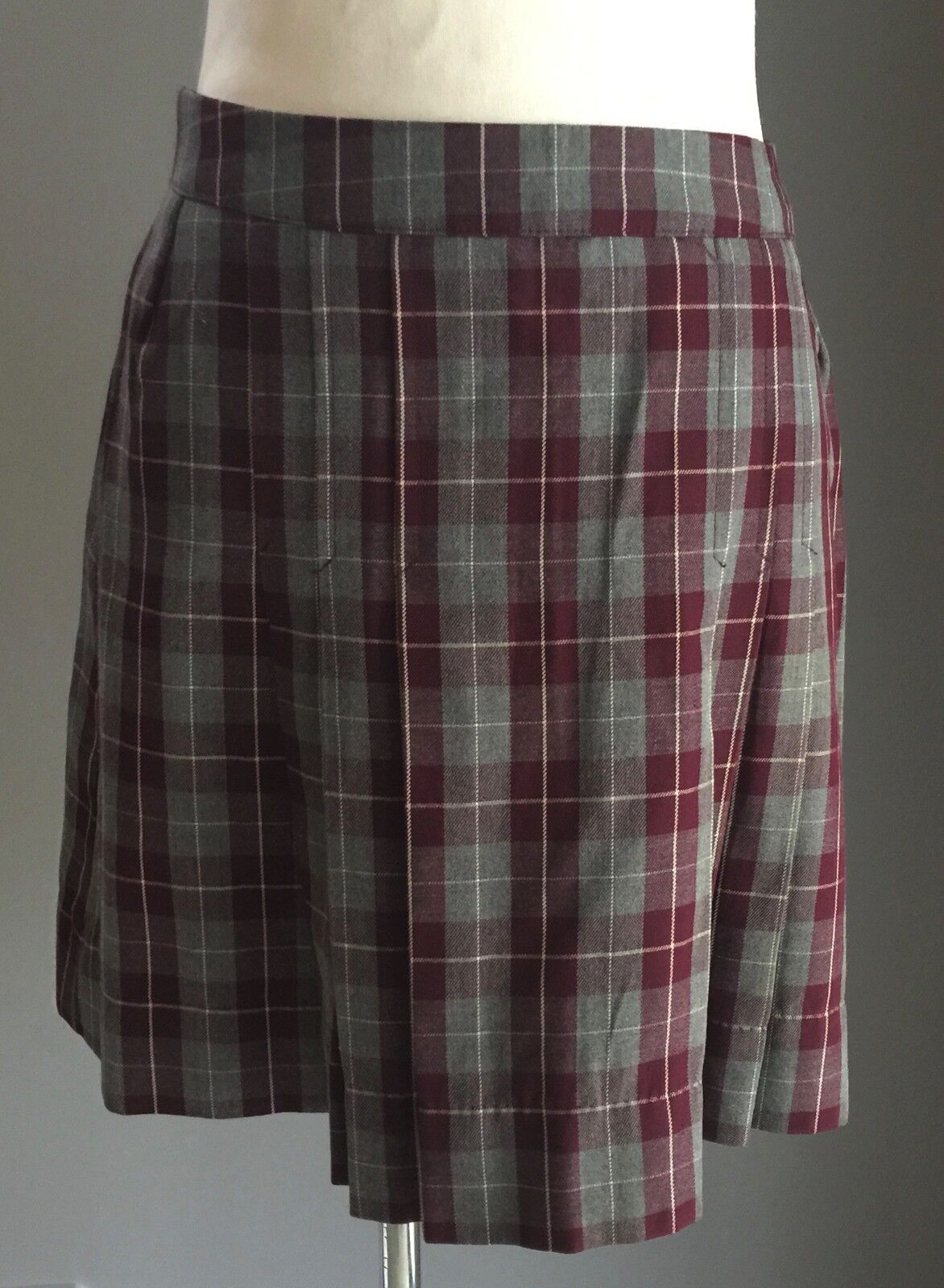Vintage DAYLIGHT Tartan Skirt Pleated Plaid Grey Burgundy White Check Kilt 14