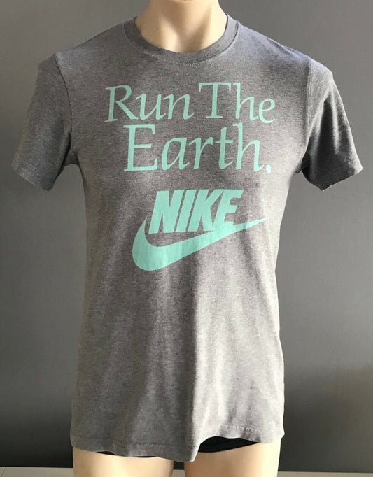 Mens T-Shirt NIKE Grey " Run the Earth " Slim Short Sleeve Sport Gym Tee Size M