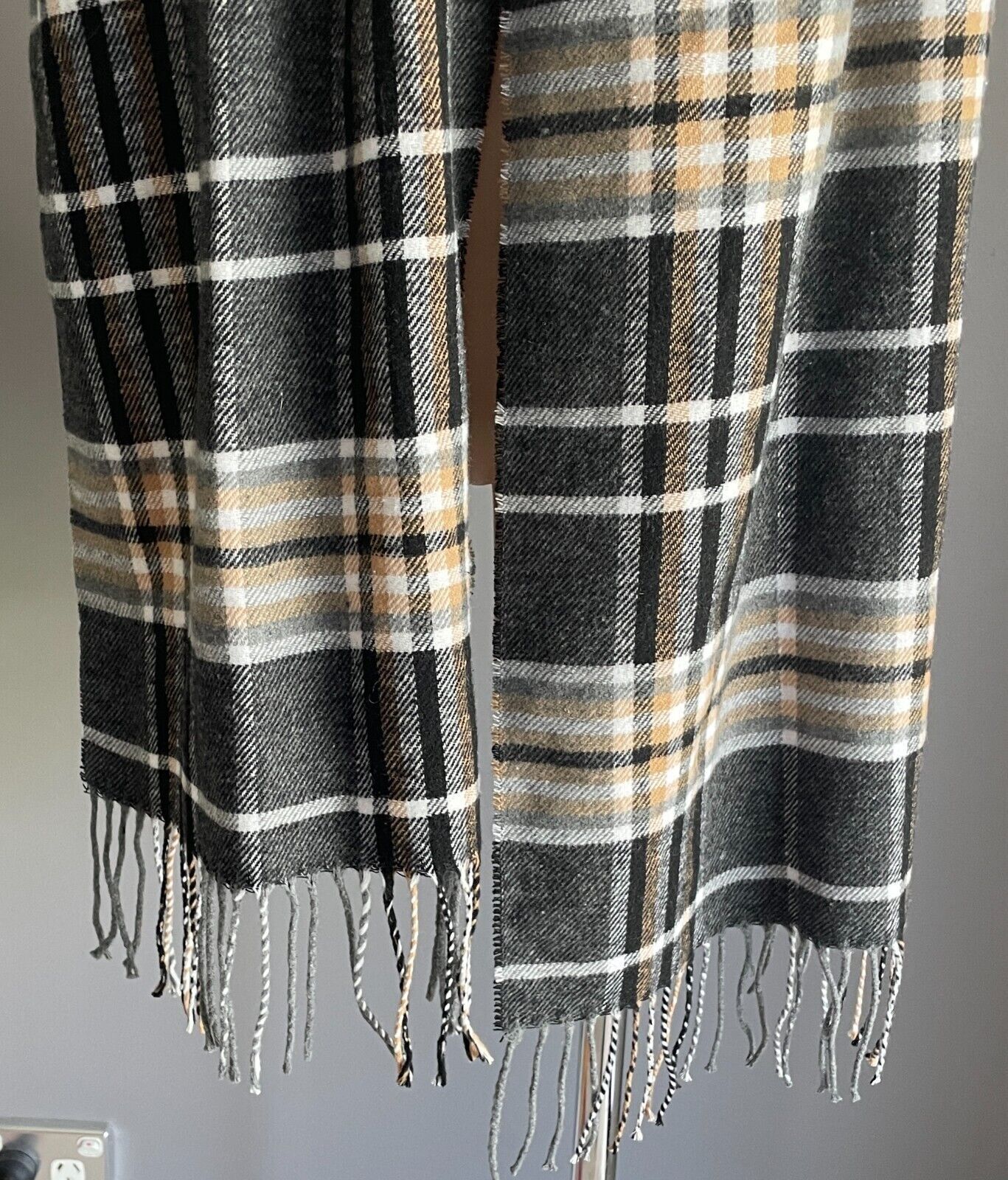 DAISO Neck SCARF Knit Caramel White Grey Black Check Acrylic Long Fringed NEW