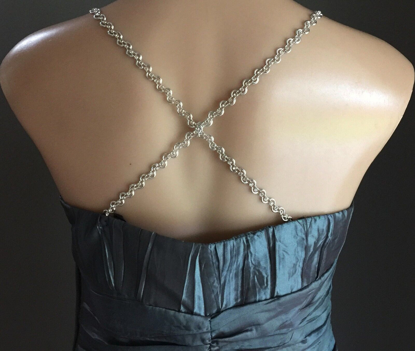 MR K Dress Iridescent Green Chain Strap Pleated Empire Waist Size 12 Mesmerising