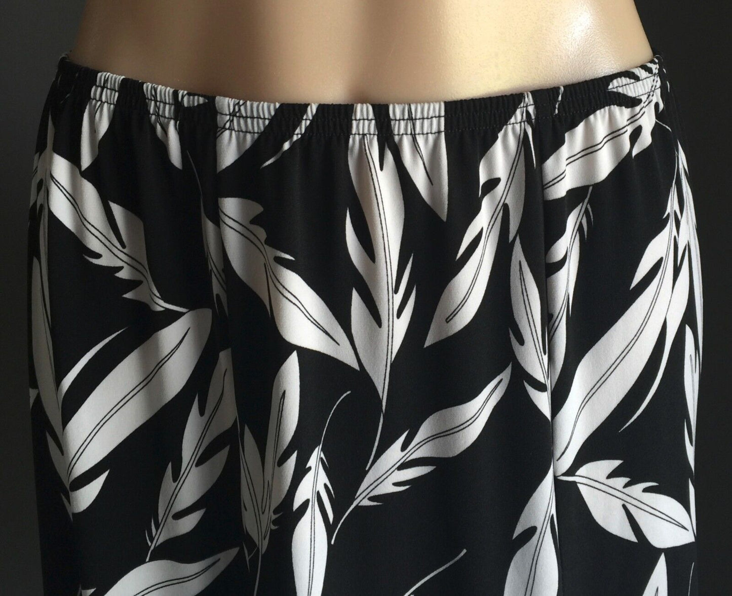ANDRE JOHN Skirt Black White Patterned A-Line Knee Length Full Skirt Size S 10