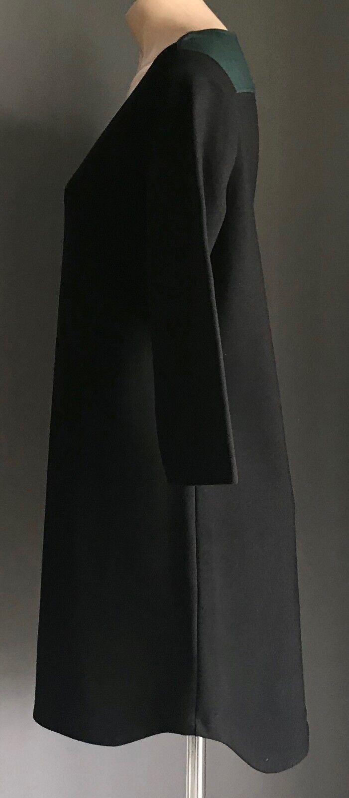 PIPER Shift Dress Black & Green Trim 3/4 Sleeve Cut Out Back Stretch Size 12 NEW