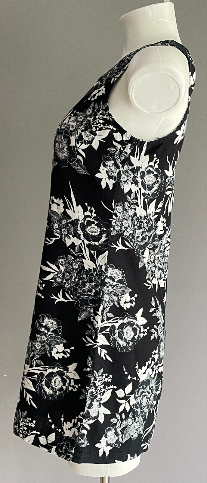 BILLABONG Black & White Floral Dress Size 6 Mini Length Sleeveless Cotton Flax
