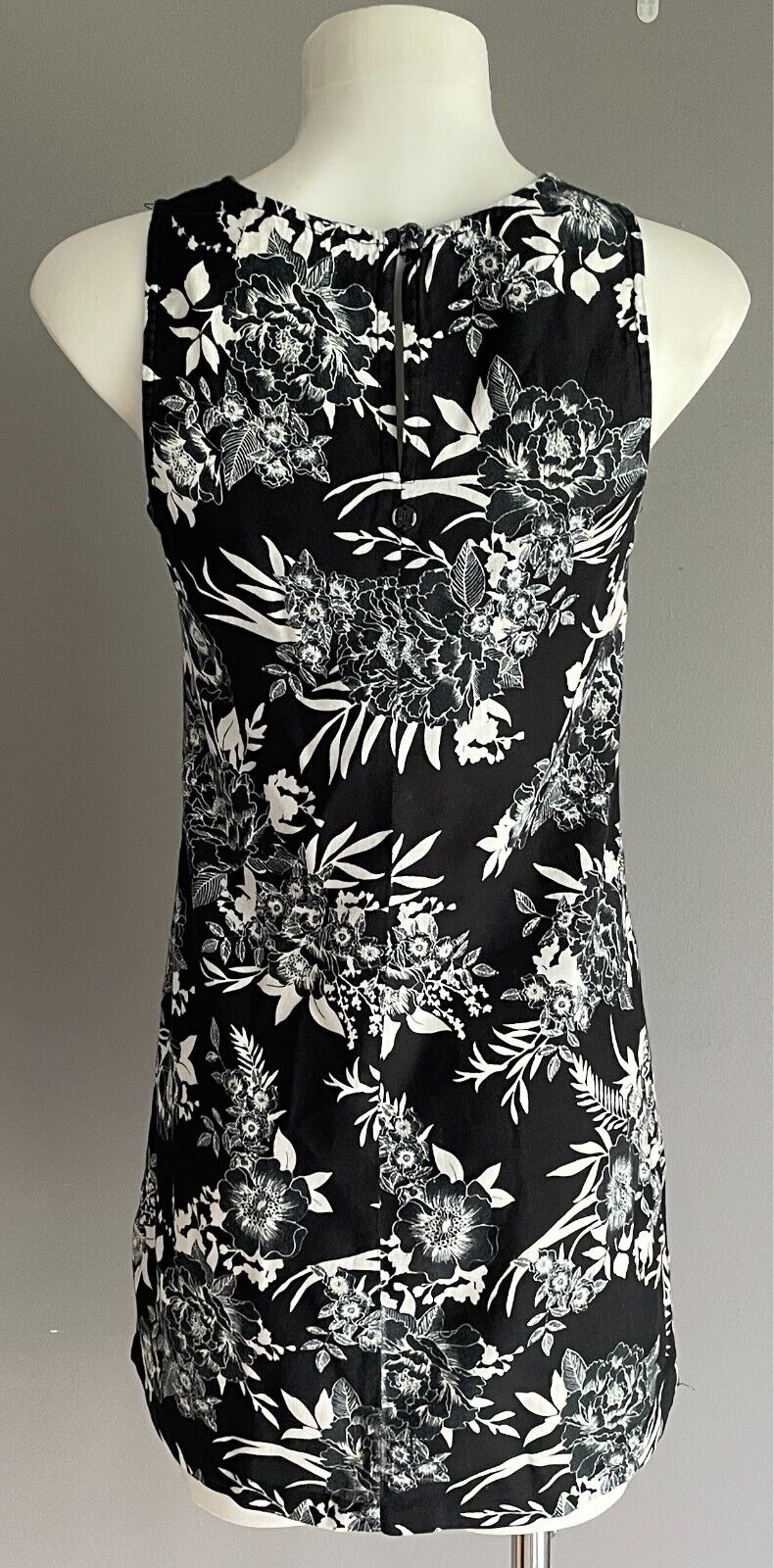 BILLABONG Black & White Floral Dress Size 6 Mini Length Sleeveless Cotton Flax