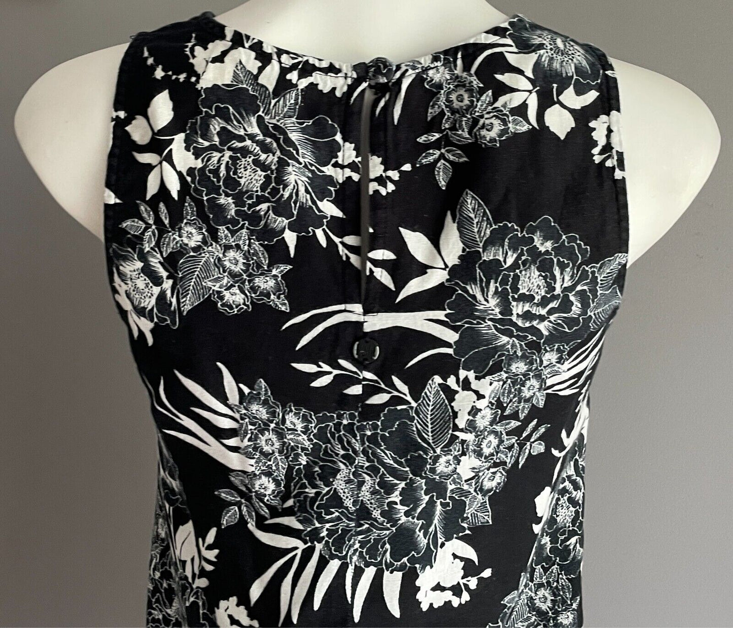 BILLABONG Black & White Floral Dress Size 6 Mini Length Sleeveless Cotton Flax