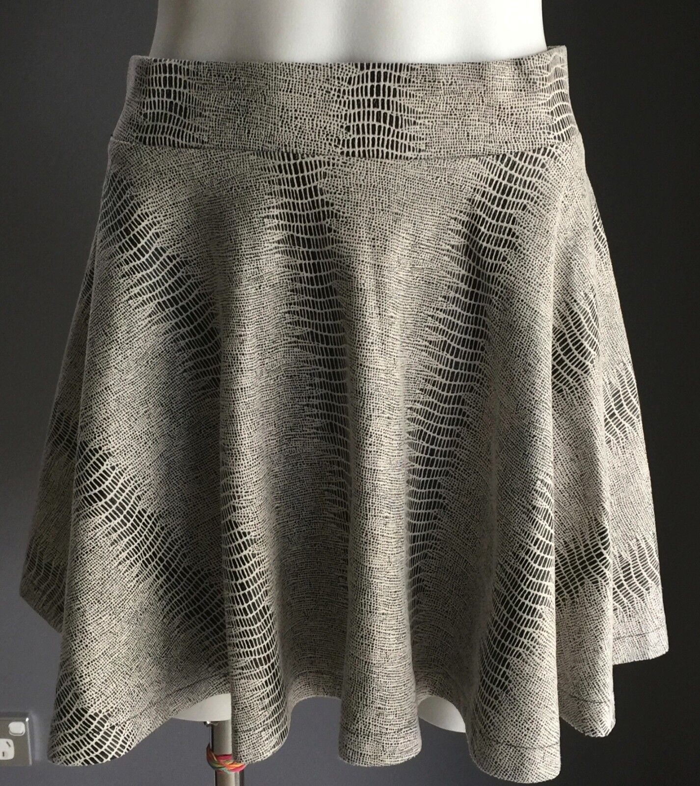 ANGEL BIBA Circle Skirt Black Ivory Graphic Print Micro Suede Ladies Size 8 NEW