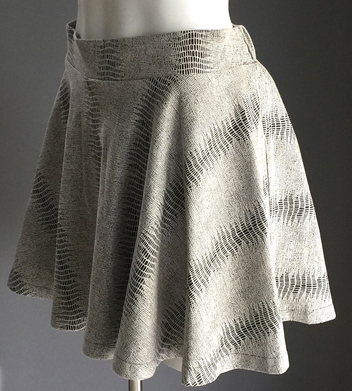 ANGEL BIBA Circle Skirt Black Ivory Graphic Print Micro Suede Ladies Size 8 NEW
