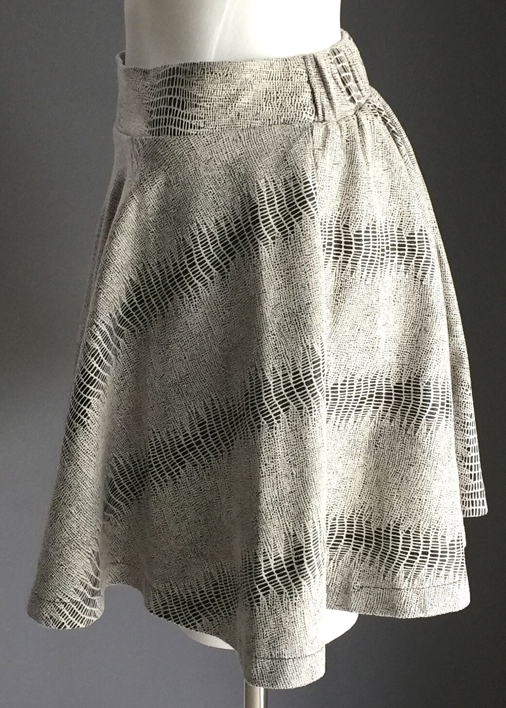ANGEL BIBA Circle Skirt Black Ivory Graphic Print Micro Suede Ladies Size 8 NEW
