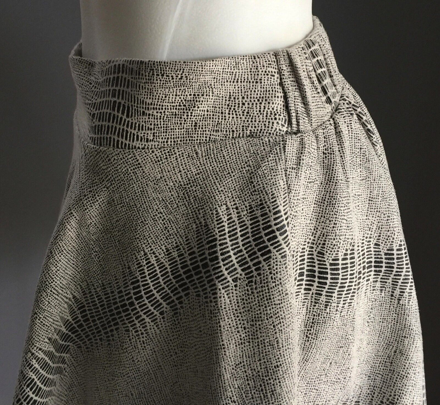 ANGEL BIBA Circle Skirt Black Ivory Graphic Print Micro Suede Ladies Size 8 NEW