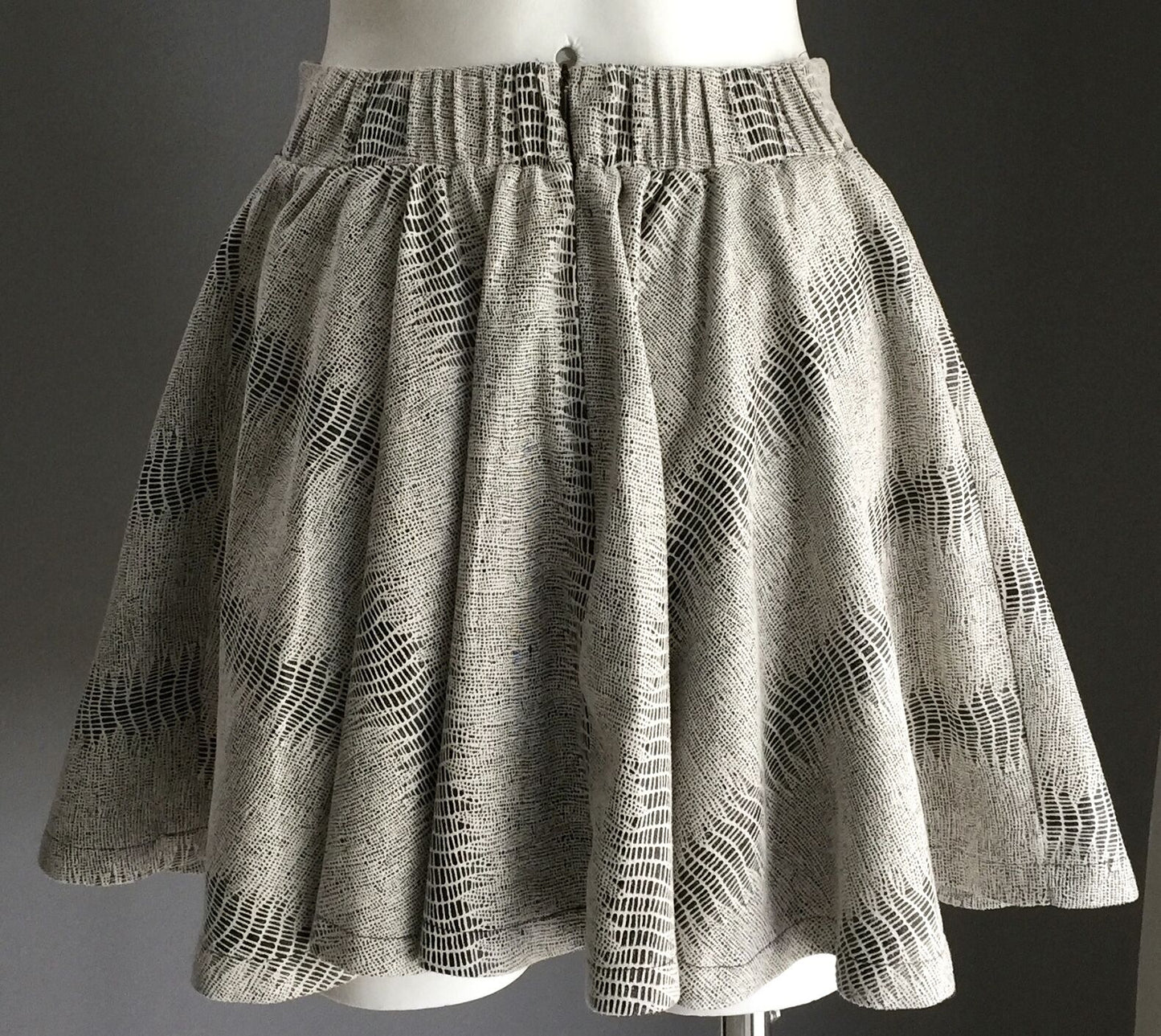 ANGEL BIBA Circle Skirt Black Ivory Graphic Print Micro Suede Ladies Size 8 NEW