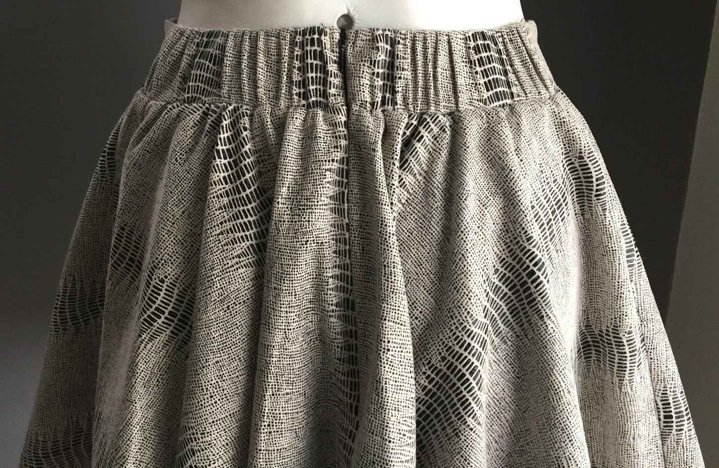 ANGEL BIBA Circle Skirt Black Ivory Graphic Print Micro Suede Ladies Size 8 NEW