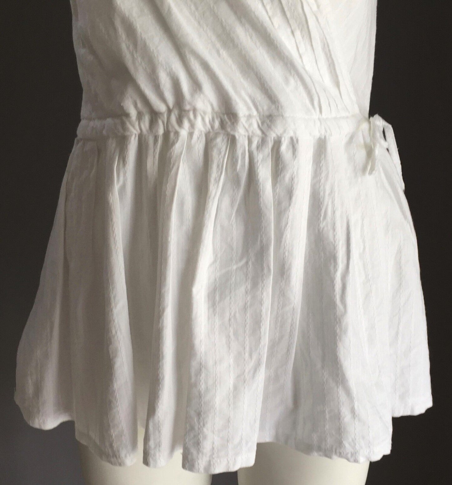 DE LOURVE Top White Sleeveless Cross Over Drawstring Waist Blouse Ladies Size 12