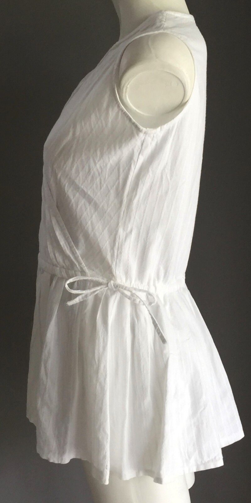 DE LOURVE Top White Sleeveless Cross Over Drawstring Waist Blouse Ladies Size 12