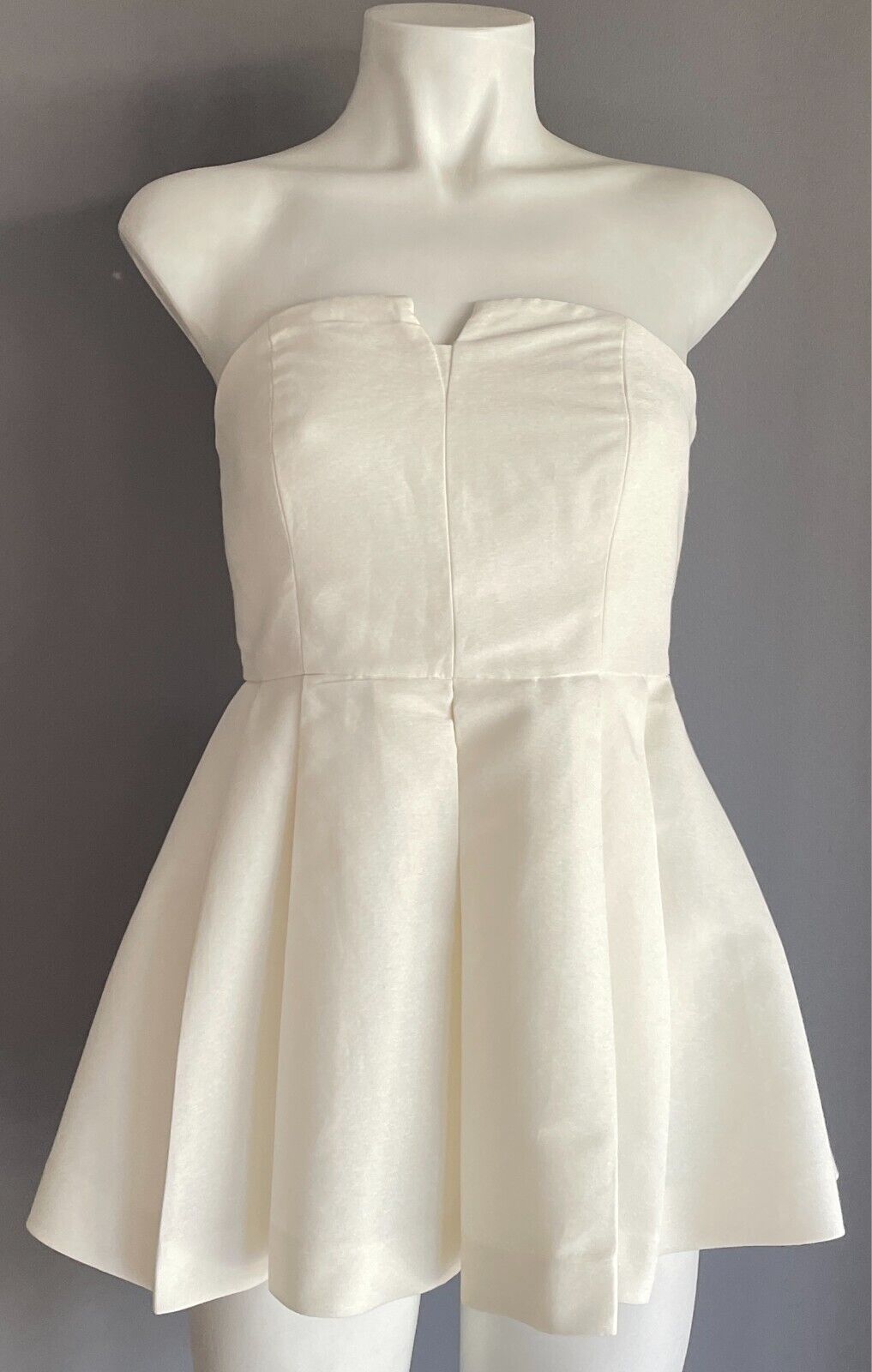 ELIZABETH AND JAMES "Jill" White Strapless Pleated Peplum Top Size 2 AU 6 8